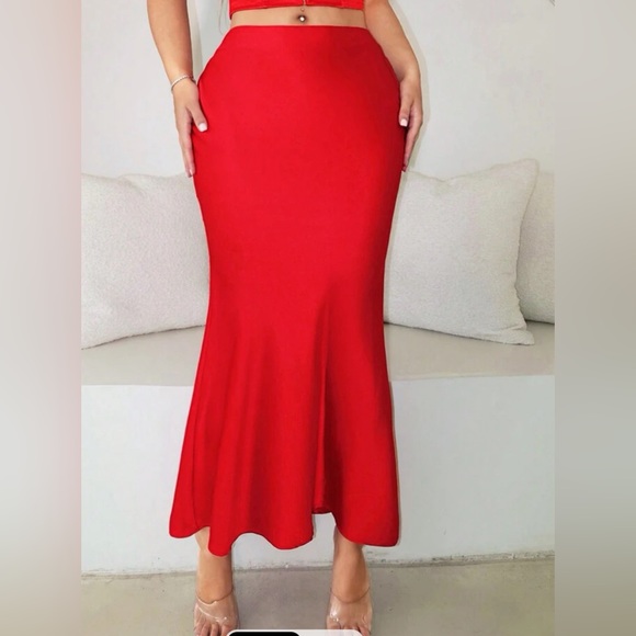 Red silk skirt - Picture 3 of 3